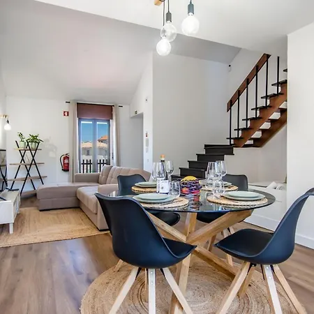 Charming Duplex On Marina Apartment *