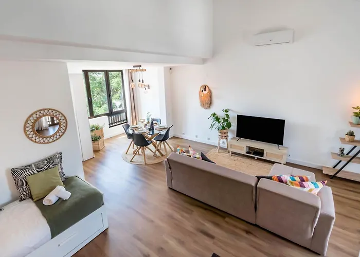 Charming Duplex On Marina